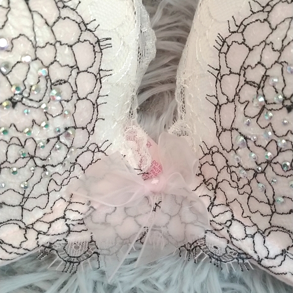 EUC Victoria's Secret Size 36B Dream Angels Embellished Push-up Bra 💕 - Picture 3 of 10